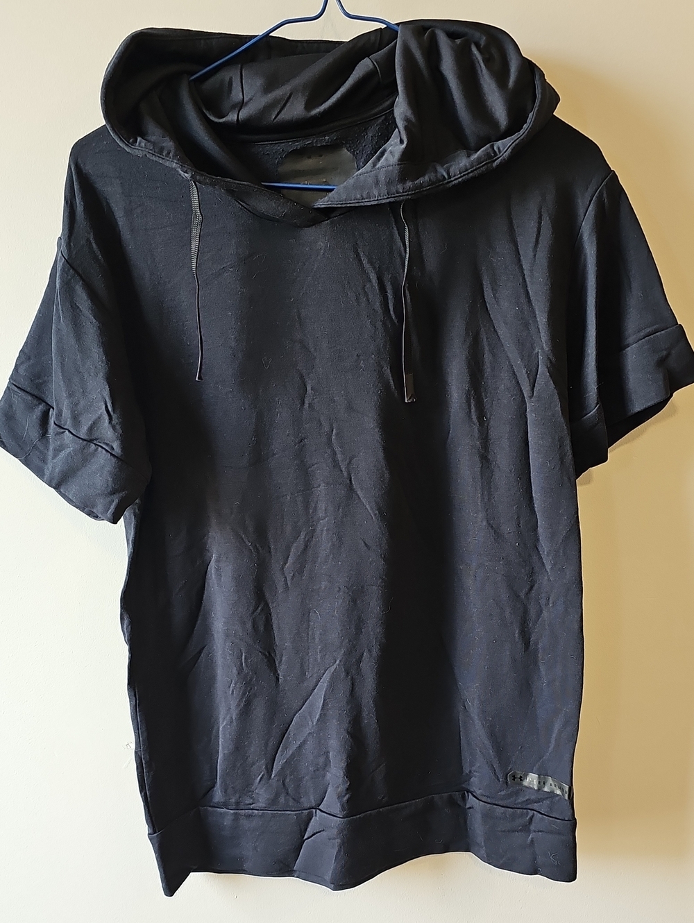 Under Armour Men's  Small Black Short-Sleeve Pullover Hoodie